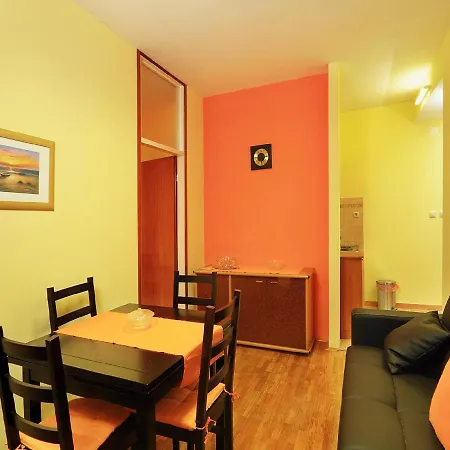Apartment 17386a *